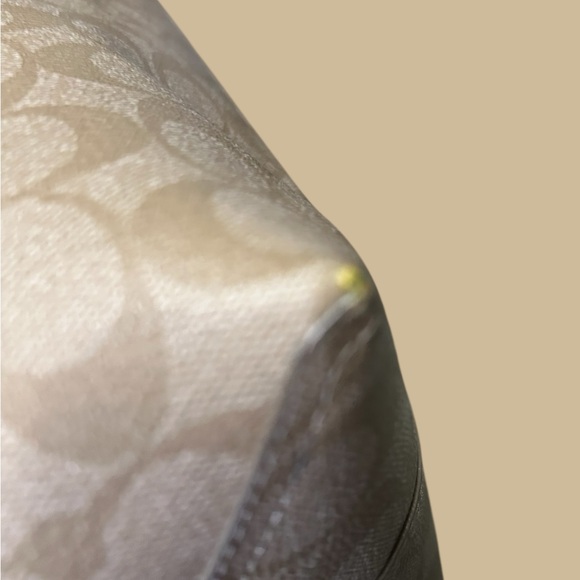 Coach Signature Reversible Tote, A special "Road Trip" New York City - Picture 11 of 13